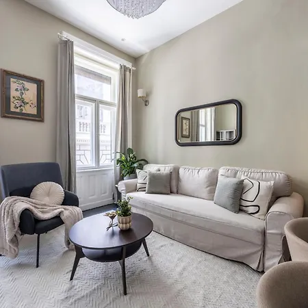 Charming Art Deco Style In The Heart Of Appartamento *