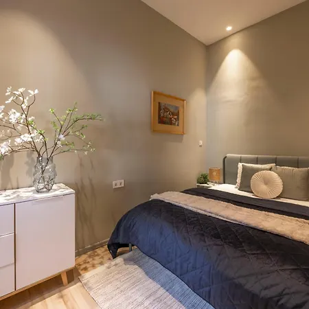 Apartment Charming Art Deco Style In The Heart Of Budapest