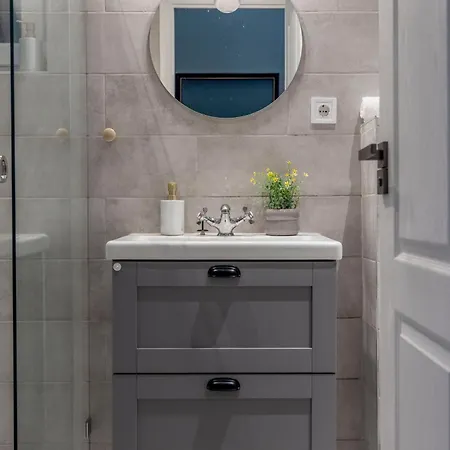 Charming Art Deco Style In The Heart Of Apartment Budapest