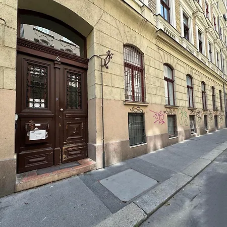 Charming Art Deco Style In The Heart Of