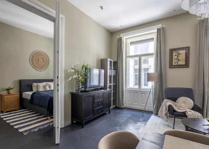 Charming Art Deco Style In The Heart Of *