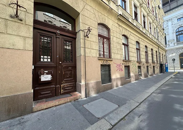 Charming Art Deco Style In The Heart Of